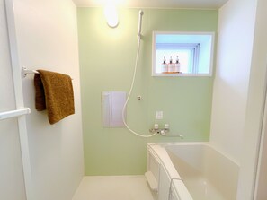 Hair dryer, bidet, towels, soap - Asakusa 2BR-3DoubleBeds, AC&WiFi (Taito City)