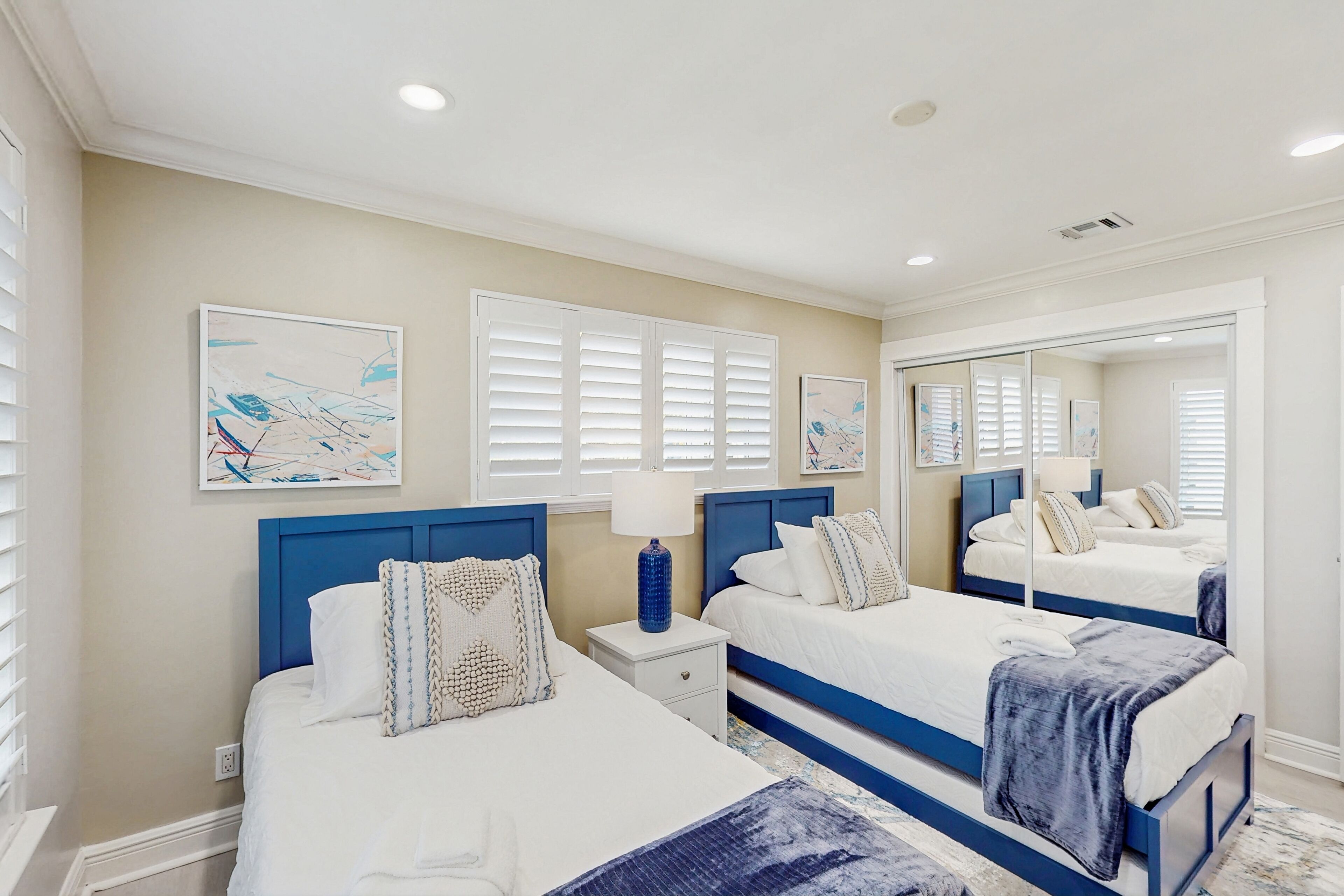 Iron/ironing board, internet, bed sheets