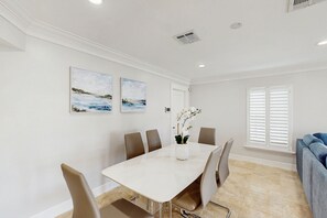 Dining - Newly Renovated - Dog Friendly Waterfront home with pool & BBQ (Pompano Beach)