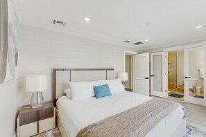 3 habitaciones, tabla de planchar con plancha, internet y ropa de cama
