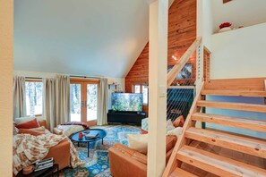 Smart TV, fireplace, video games, books - Blueberry Creek Cabin Lux Design Fire Pit Hot Tub (Girdwood)