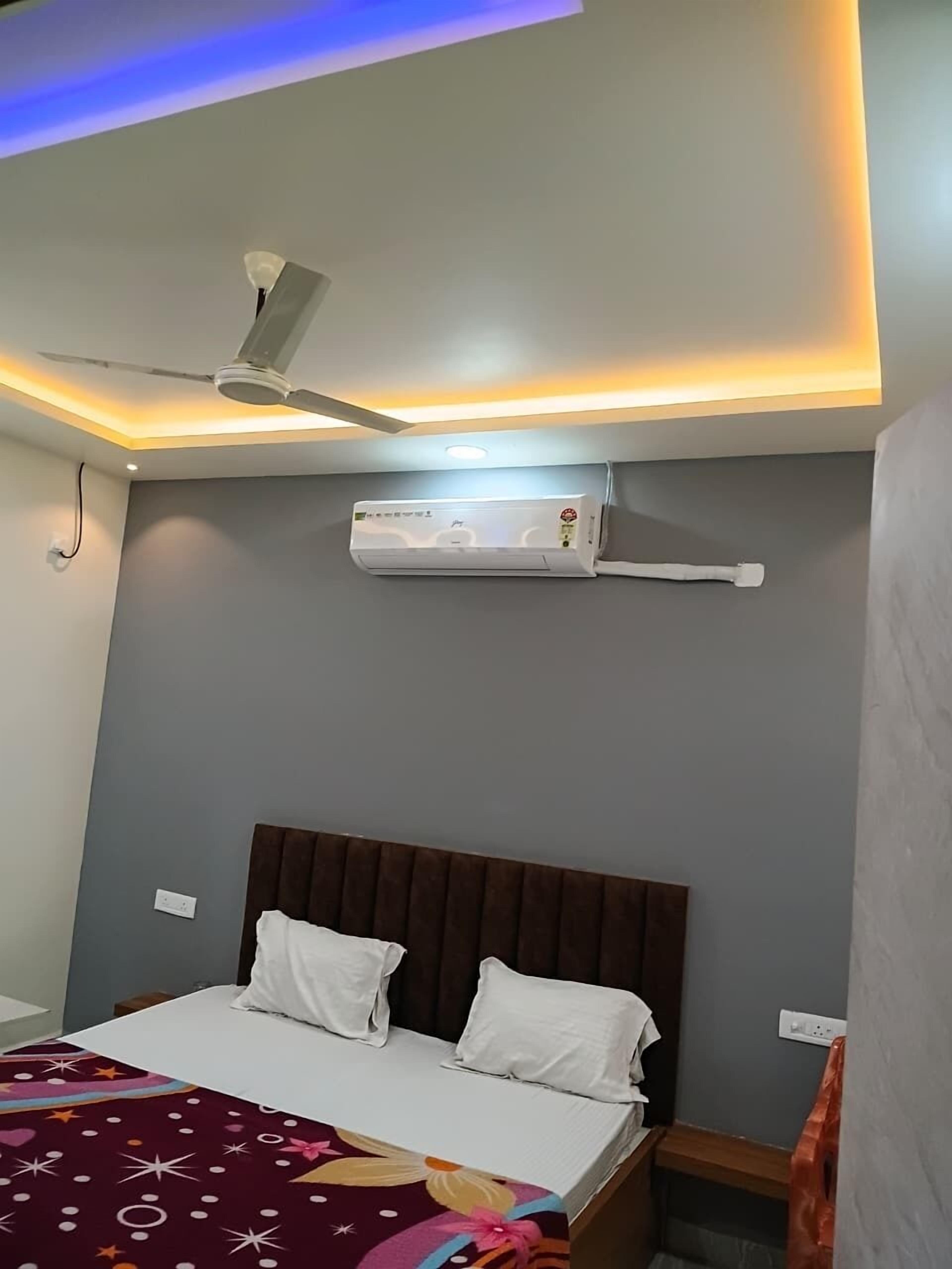 Deluxe Room | Rollaway beds, free WiFi, bed sheets