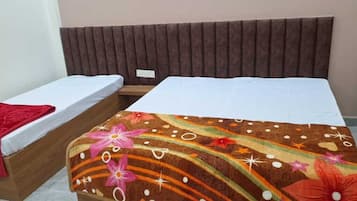 Triple Room | Rollaway beds, free WiFi, bed sheets