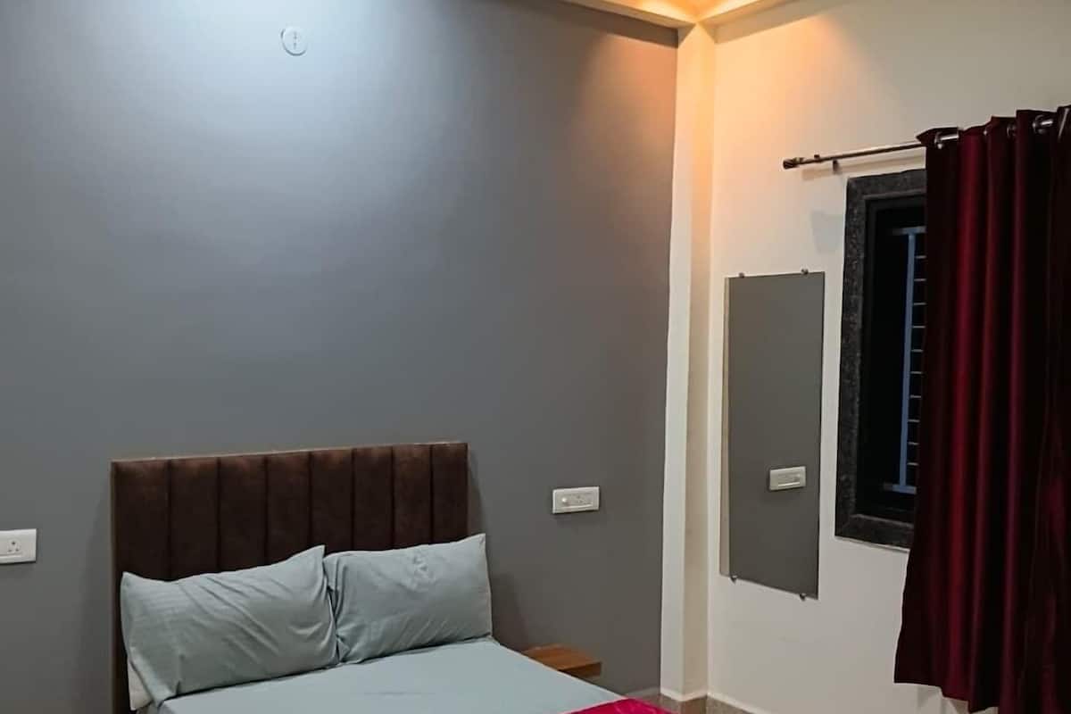 Single Room | Rollaway beds, free WiFi, bed sheets