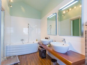 淋浴设施、吹风机、毛巾