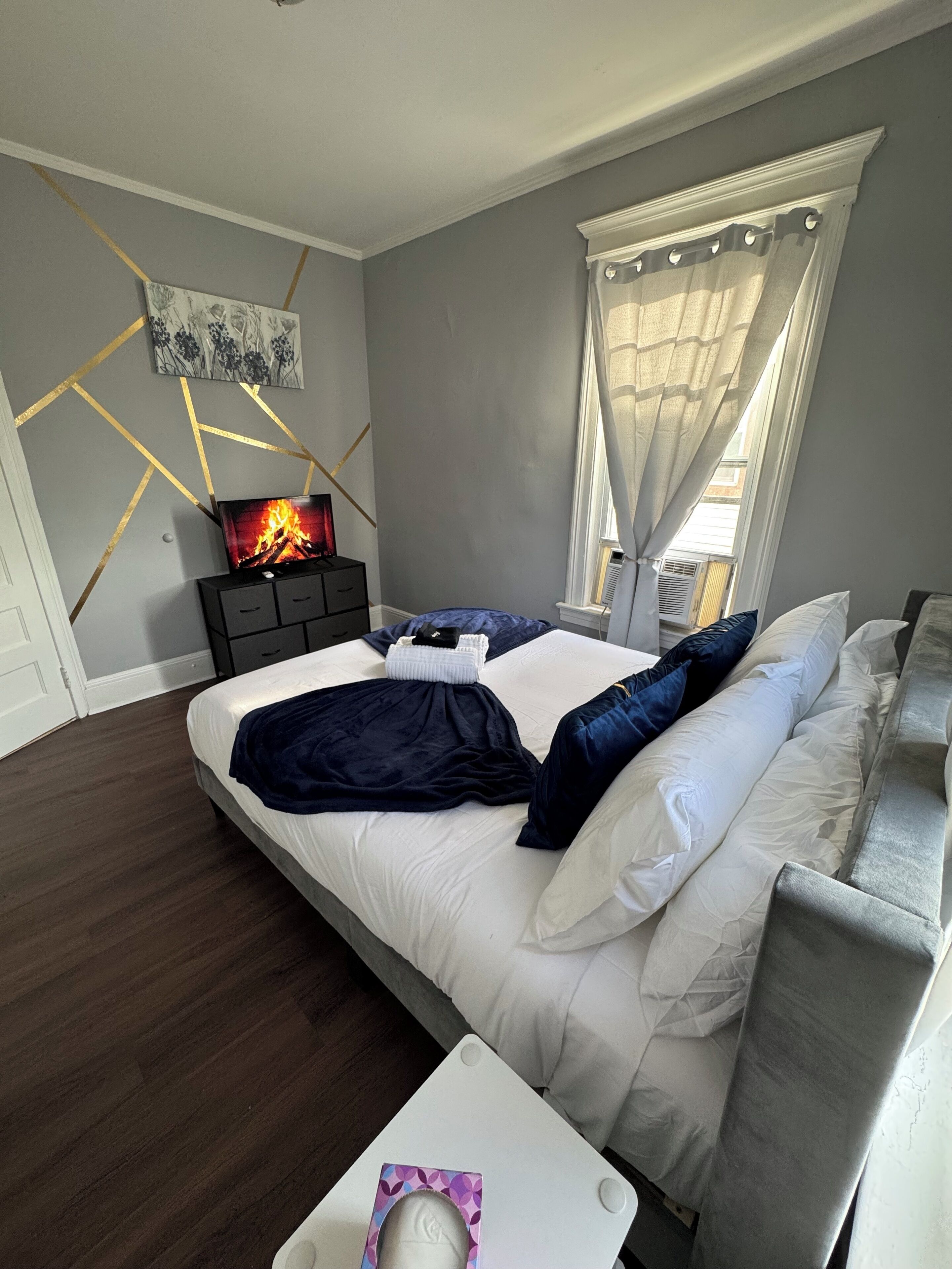 Planxa i posts de planxar, wifi i roba de llit 