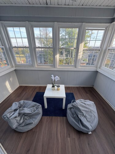 Bright & Stylish 3BR - NYC Views - 4 Beds - Perfect for Families & Groups