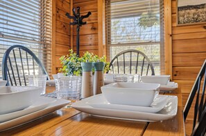 Dining - Cozy Log Cabin - Hot Tub, Games, & Mountain Views (Sevierville)