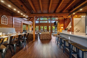 Dining - The Highland • Fabulous 9BR Gatlinburg Cabin With Mountain Views (Gatlinburg)
