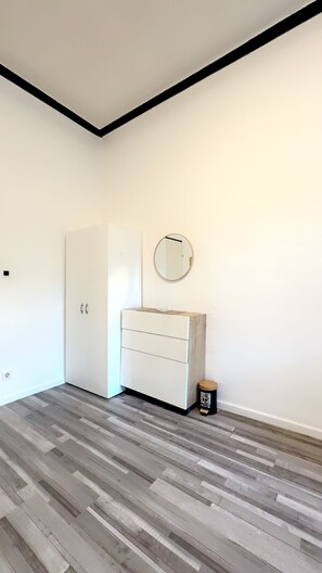 Basic Apartment | Iron/ironing board