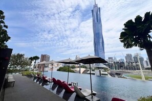 Outdoor pool - Opus Residences by Centurypro (Kuala Lumpur)