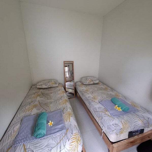 Habitación básica con 2 camas individuales | Wifi gratis 