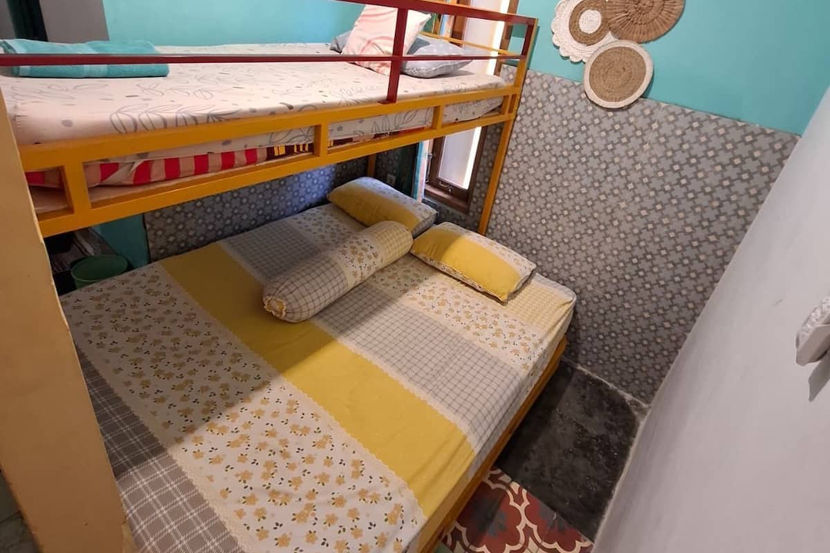 Basic Shared Dormitory | Free WiFi