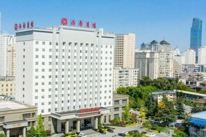 المنشأة من الخارج