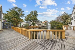 Property grounds - Blue Pearl | Affordable 3BR Home | Walk to Beach (North Myrtle Beach)