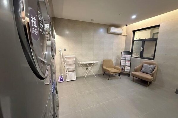 Interior - Homeinn Plus Hotel (Qingdao Licun Subway Station Pedestrian Street) (Qingdao)