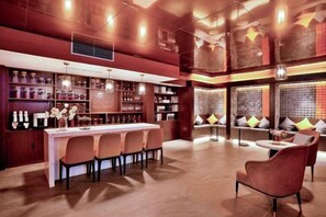 Bar (on property) - Homeinn Plus Hotel (Qingdao Licun Subway Station Pedestrian Street) (Qingdao)