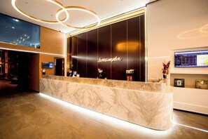 Lobby - Homeinn Plus Hotel (Qingdao Licun Subway Station Pedestrian Street) (Qingdao)