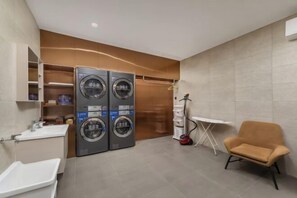 Interior - Homeinn Plus Hotel (Qingdao Licun Subway Station Pedestrian Street) (Qingdao)