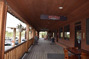 컴포트 콘도, 금연 | 야외 식당