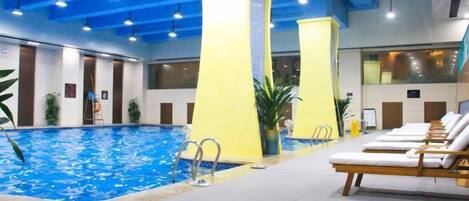 Piscine intérieure