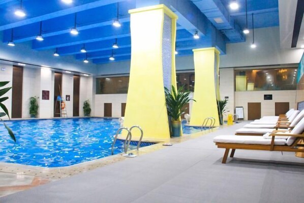 Piscine intérieure