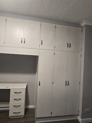 Classic-Doppelzimmer, Nichtraucher, zum Garten hin | Schreibtisch, laptopgeeigneter Arbeitsplatz, Bügeleisen/Bügelbrett