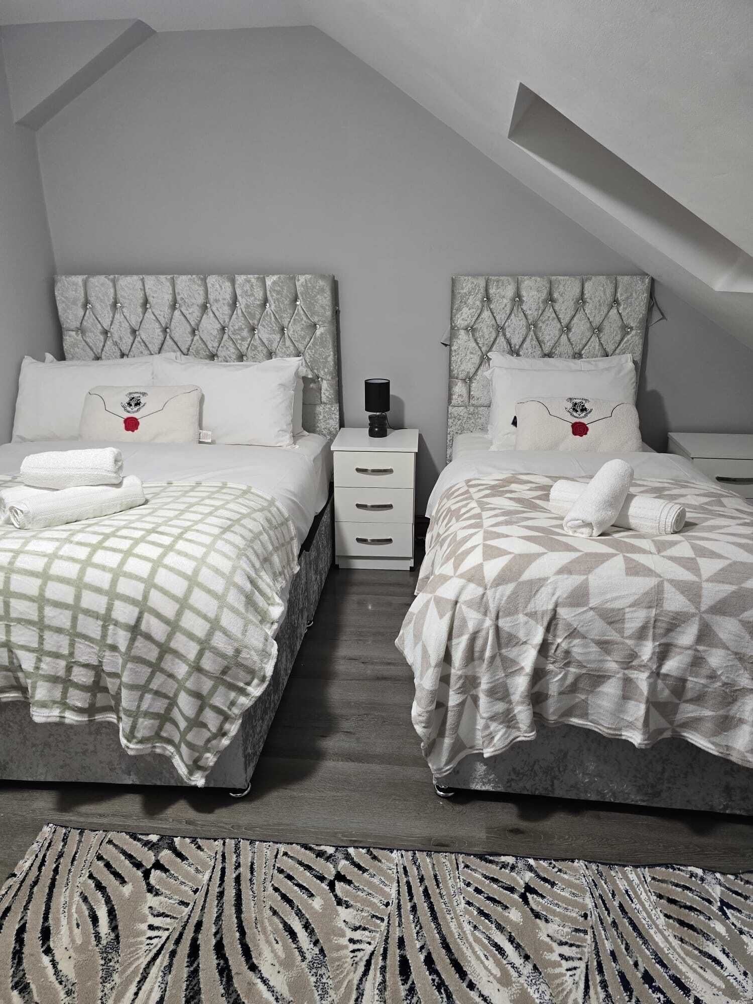 Familieværelse til 3 personer | Skrivebord, arbejdsområde til bærbare computere, strygejern/strygebræt