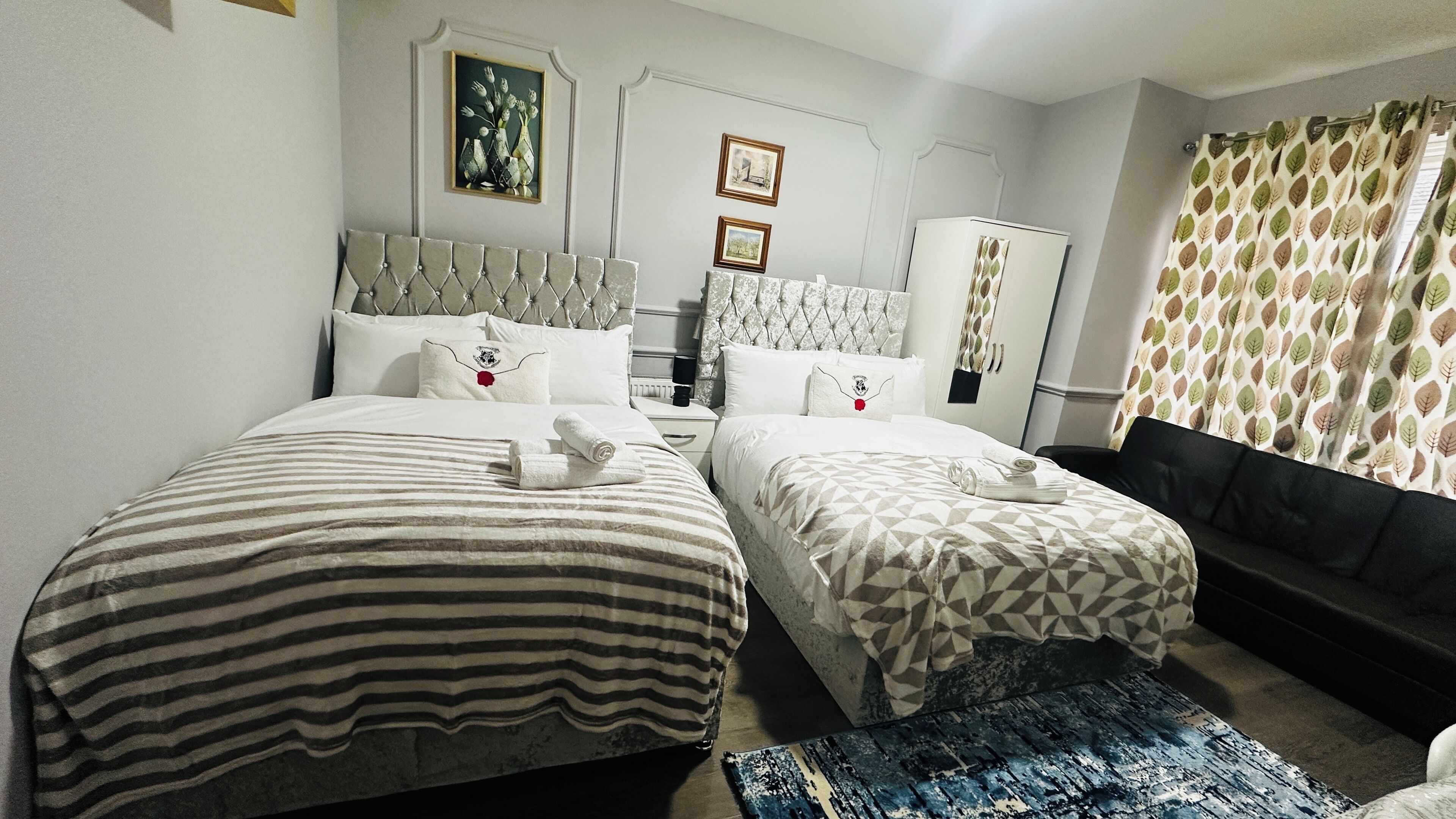 Deluxe-værelse til 4 personer - ikke-ryger - byudsigt | Skrivebord, arbejdsområde til bærbare computere, strygejern/strygebræt