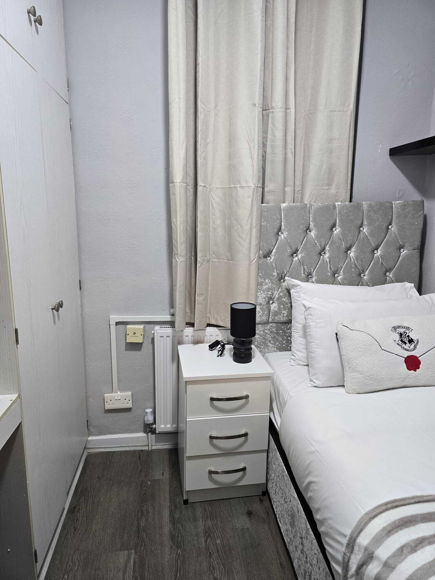 Deluxe-enkeltværelse - ikke-ryger | Skrivebord, arbejdsområde til bærbare computere, strygejern/strygebræt