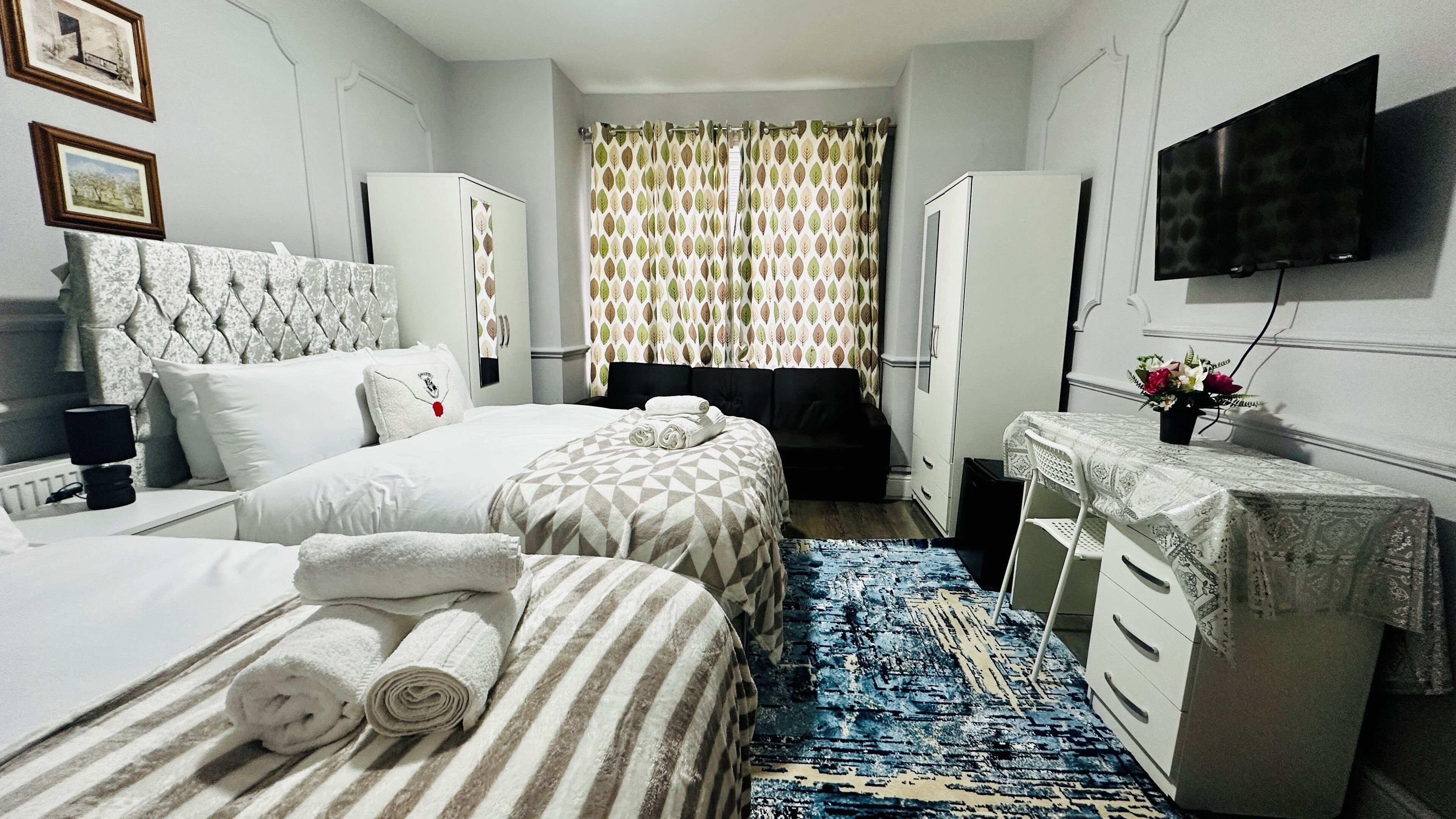 办公桌、笔记本电脑工作区、熨斗/熨板、免费 WiFi