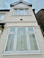 Fachada del alojamiento - Noche