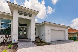 Exterior - Elegant 4BR Marco Home l Pool l Hot tub (Marco Island)