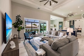 TV, offices - Elegant 4BR Marco Home l Pool l Hot tub (Marco Island)