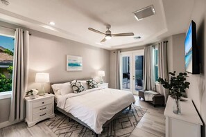 4 bedrooms, iron/ironing board, travel cot, WiFi - Elegant 4BR Marco Home l Pool l Hot tub (Marco Island)