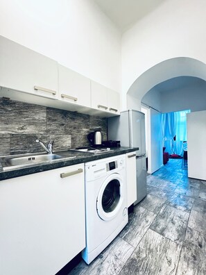 Basic Apartment | Private kitchen | Fridge, microwave, stovetop, cookware/dishes/utensils - Budget 1BR Apt with Living Room AKH (Vienna)