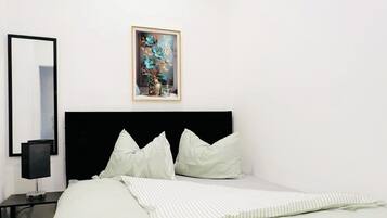 Basic Apartment | Iron/ironing board