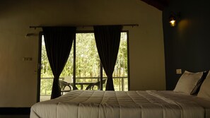 خزنة داخل الغرفة وستائر تعتيم وتجهيزات عازلة للصوت وواي فاي مجانًا