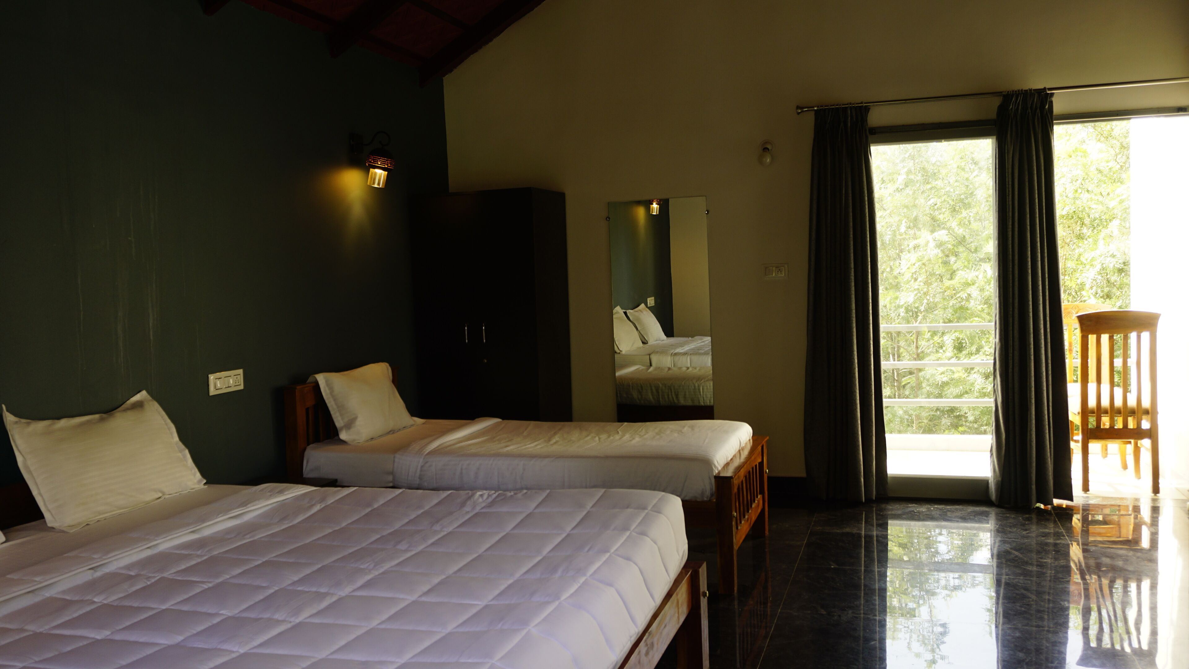 Kamar Standar, balkon, pemandangan gunung | Brankas, tirai kedap cahaya, kedap suara, dan Wi-Fi gratis