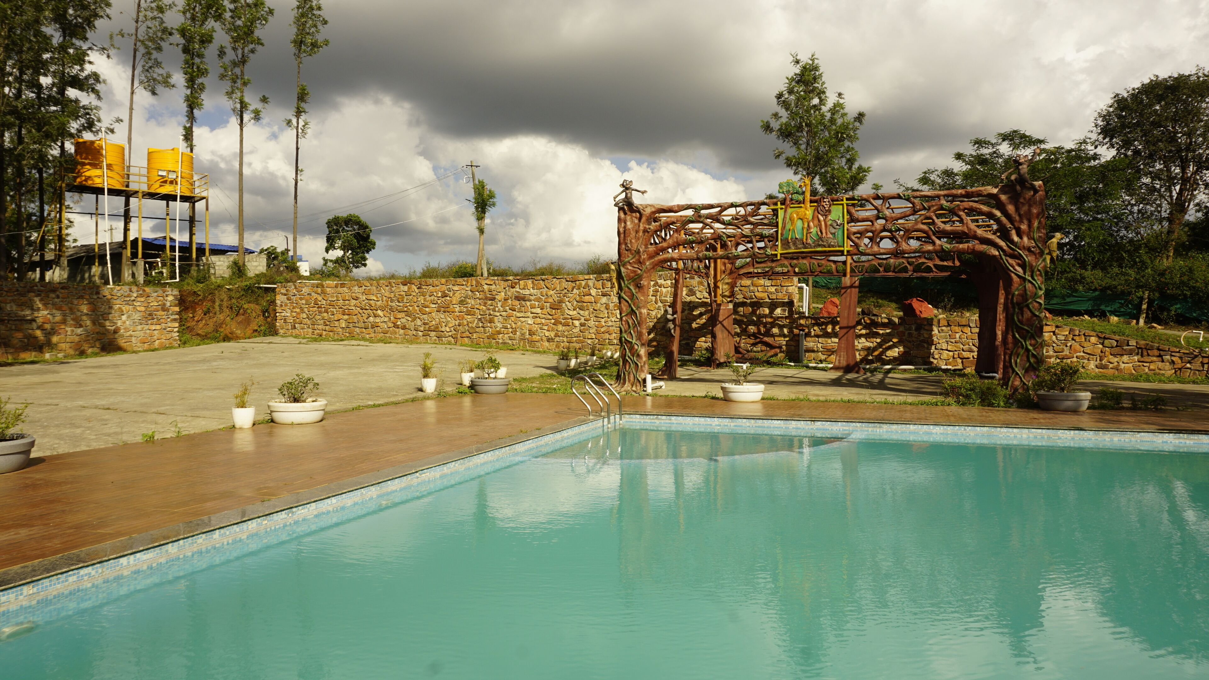 Kolam renang outdoor