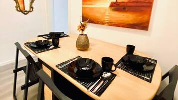 Apartamento básico | Cocina privada | Horno, placa de cocina y utensilios de cocina