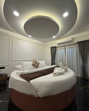 Superior Room | Free WiFi - The Mansion Resort And Spa (Panchgani)