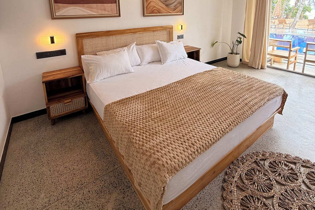 Deluxe Room | Premium bedding, minibar, in-room safe, desk