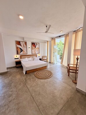 Estudi en suite familiar, diversos llits, vistes al mar | Roba de llit d'alta qualitat, minibar i caixa forta a l'habitació 