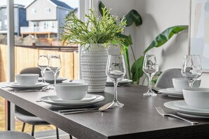 Dining - Spacious home• 4BR• 2.5 BA •Near Airport & Banff (Calgary)