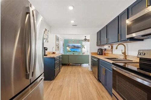 Coastal Comfort 2BR Getaway St Pete