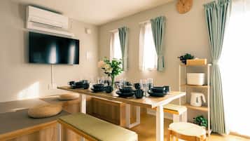 Family Condo, City View | In-room dining