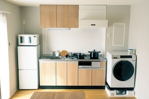 Condo família, vista para a cidade | Cozinha privada | Geladeira grande, micro-ondas, cooktop