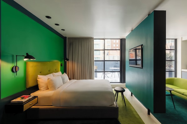 Habitación, 1 cama Queen size, balcón | Ropa de cama de alta calidad, camas con efecto memoria y insonorización
