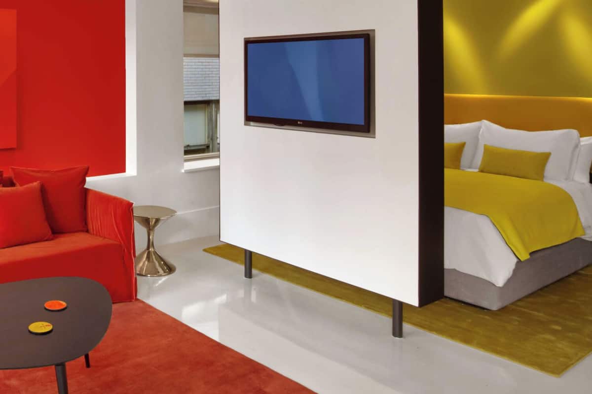 Penthouse, 1 Queen Bed, Balcony, City View | In-room safe, iron/ironing board, free WiFi